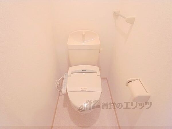 画像8:ウォシュレットつきのトイレです。
