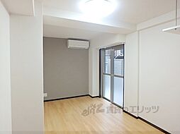 京都市営烏丸線 北大路駅 バス7分 建勲神社前下車 徒歩1分の賃貸マンション 1階1Kのリビング/ダイニング