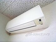 きれいなエアコン備え付けです。