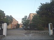 御室小学校まで850メートル
