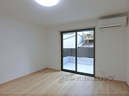 フラッティ千本下長者町 105 1階1Kのリビング/ダイニング