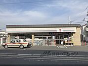 セブンイレブン　鹿王院駅前店まで400メートル