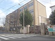 川岡小学校まで450メートル