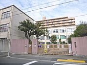 祥栄小学校まで1100メートル