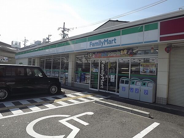 画像24:ファミリーマート三津屋中三丁目店 291m