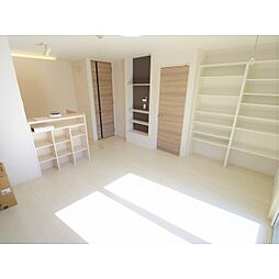 クレストコート 1階1LDKのリビング/ダイニング