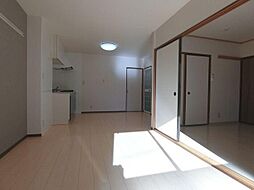 ハイツ・サンブライト 102 1階2LDKのリビング/ダイニング