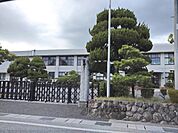 愛知川小学校まで850メートル