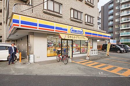 ミニストップ和光下新倉店 徒歩13分。 1040m