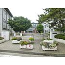 小学校「小田原市立富水小学校まで403m」