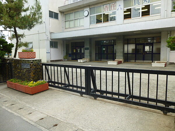 画像6:中学校「小田原市立泉中学校まで1685m」