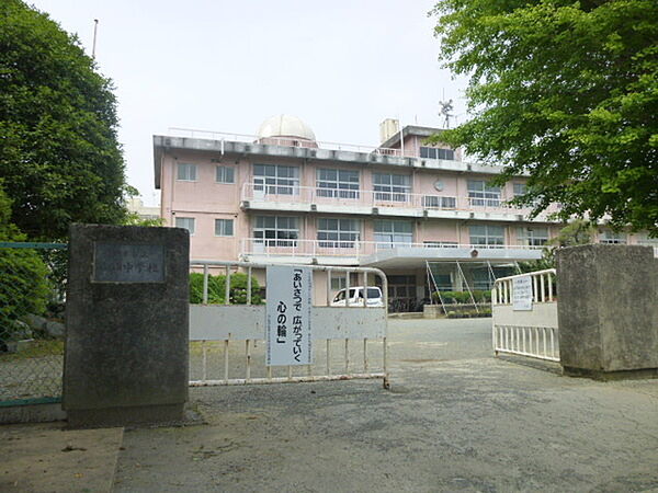 画像28:中学校「小田原市立白山中学校まで2093m」