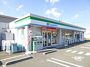 コンビニ「ファミリーマート小田原国府津店まで550m」