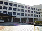 役所「小田原市役所まで819m」