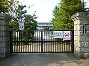 小学校「小田原市立国府津小学校まで993m」