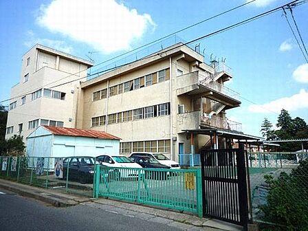 小学校「鎌ケ谷市立東部小学校まで1000m」