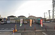 ファミリーマート草加谷塚店(180m)
