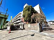 箕面市立中小学校（896m）