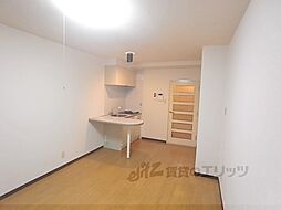 JR山陰本線 丹波口駅 徒歩10分の賃貸マンション 1階ワンルームのリビング/ダイニング