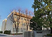高校「東京都立日野台高校まで2041m」