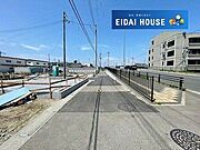 前面道路を含む外観
