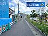 その他：前面道路含む外観