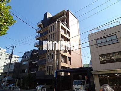外観：9階建てのマンション