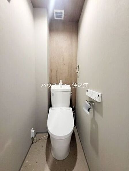 温水洗浄便座付きトイレ