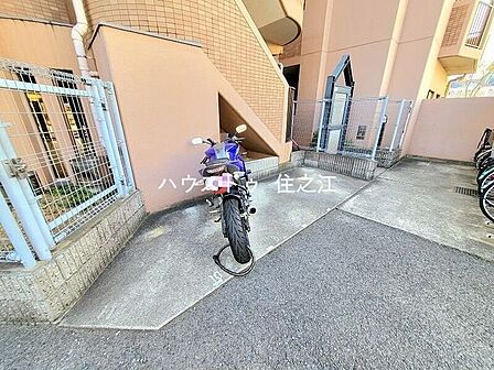 ★バイク置場。最新の空き状況の確認はお気軽にお申し付け下さい。