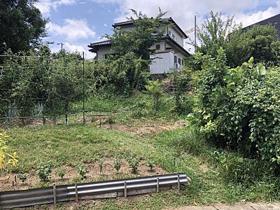 外観：閑静な住宅街の土地(198ｍ2)になります。ドラックストアまで徒歩3分、建築条件ございません。