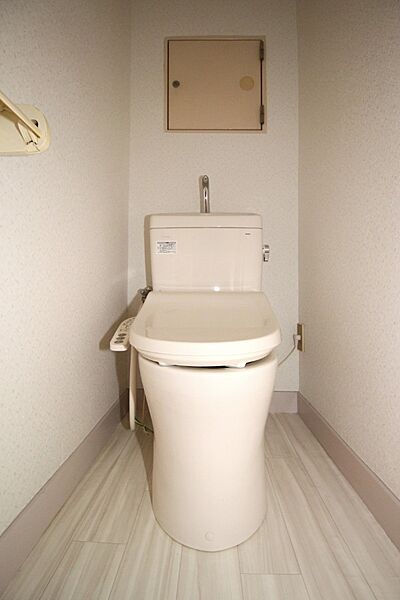 画像9:トイレ温水洗浄便座