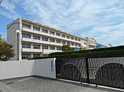 竜南中学校まで　1700m　徒歩約22分　愛知県岡崎市緑丘にある公立中学校。「質実剛健」を校風として受け継ぎ、知・徳・体の調和のとれた、たくましく心豊かな生徒の育成をめざします。