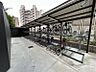 その他：屋根・電灯付きの駐輪場！1台づつ余裕をもって自転車を止めることができます♪