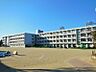 周辺：梅園小学校まで　227m　徒歩約3分●目標に向けて自信を持ち粘り強く主体的に活動するような教育に努めている。子ども同士が学びあうことで、人間性を豊かにするような教育に努めている。