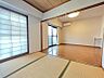 室内：隣接している和室と繋げることも可能（※一部CG加工により残置物を除去しています。）