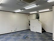 2階事務所　倉庫への出入り口