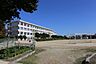 周辺：豊田市立前林中学校（堤・駒場小学校より進学）特別支援学級あり。花の力を生かした体験活動に力を入れており、花を育て、花を贈ることで生徒の感性を豊かにし、また地域の方々との交流を深めています。 1784m