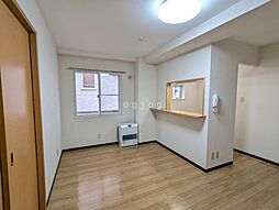 エステラ六番館 102 1階1LDKのリビング/ダイニング