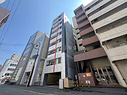 カレラ近代美術館前