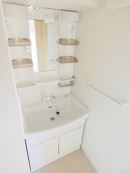 apartment 栃木県宇都宮市陽東３丁目２７－３　ウィスタリア１F