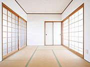 しっとりと落ち着いた雰囲気の和室