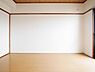 室内：暖かな陽差しがお部屋に癒しの時間を与えてくれます