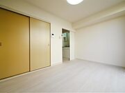 ホワイトを基調とした明るい室内！！
