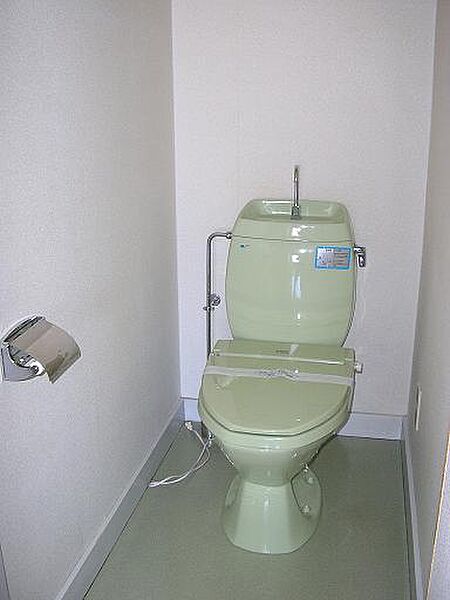 画像16:洋式水洗トイレ
