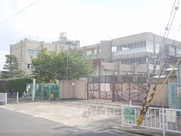 西大久保小学校まで800メートル