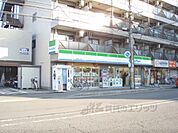 ファミリーマート　深草龍大前店まで660メートル