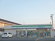 ファミリーマート　城陽樋尻店まで700メートル