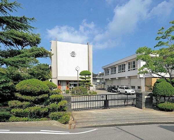 画像16:下関市立川中西小学校(743m)