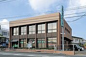 山口銀行綾羅木支店(558m)