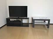 テレビ、テーブル